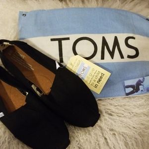 Toms - NWT